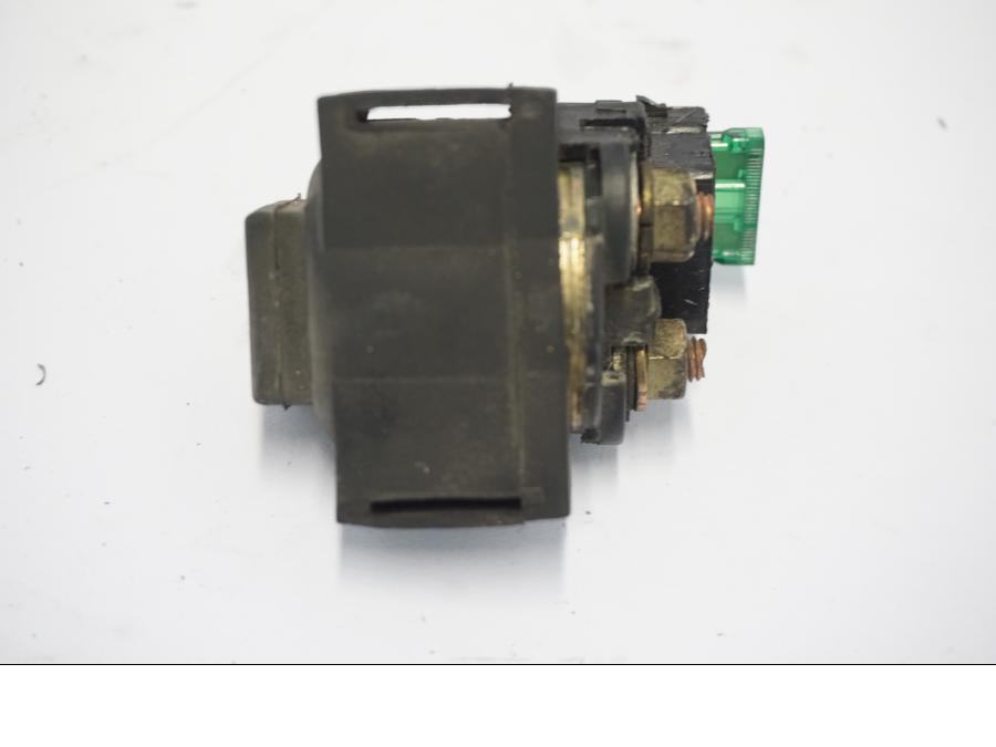 Snett nerifrån på Startrelä från en Suzuki GSX-R 750 -1992 motorcykel.