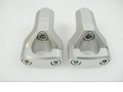 Snett uppifrån på Styrfäste från en Universal Universal -2024 moped.