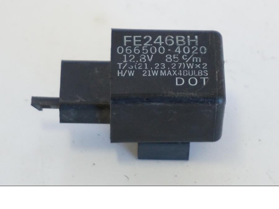 Framsidan på Blinkersrelä från en Yamaha YZF 1000 R -1997 motorcykel.