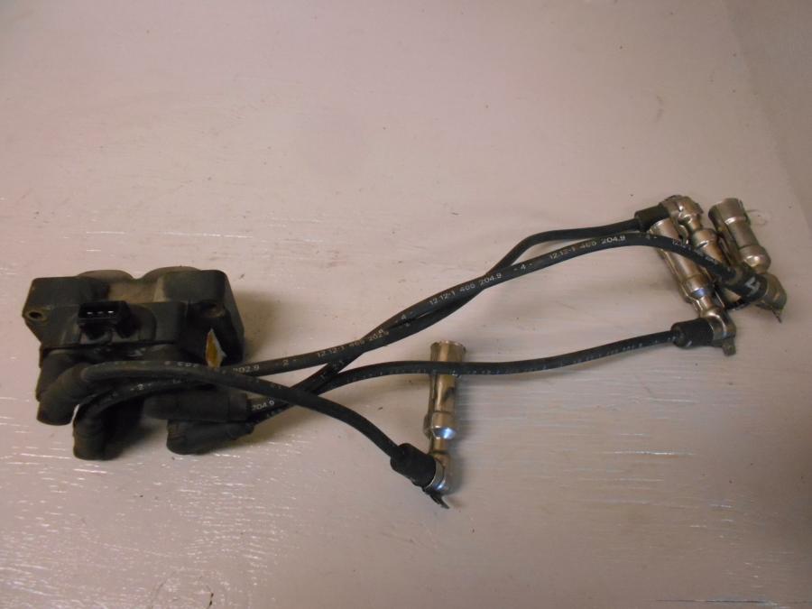 Baksidan på Tändspole från en BMW K 1200 LT -2007 motorcykel.