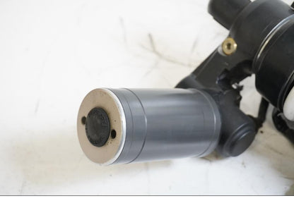 Baksidan på Stötdämpare från en BMW K 1200 R Sport -2007 motorcykel.