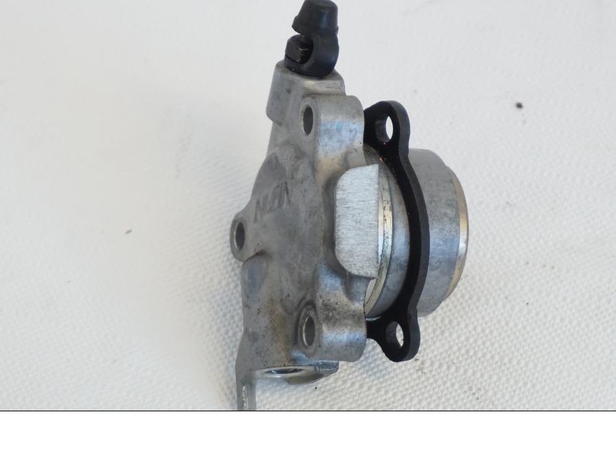 Höger sida på Kopplingslavcylinder från en Kawasaki VN 1500 Mean Streak -2002 motorcykel.