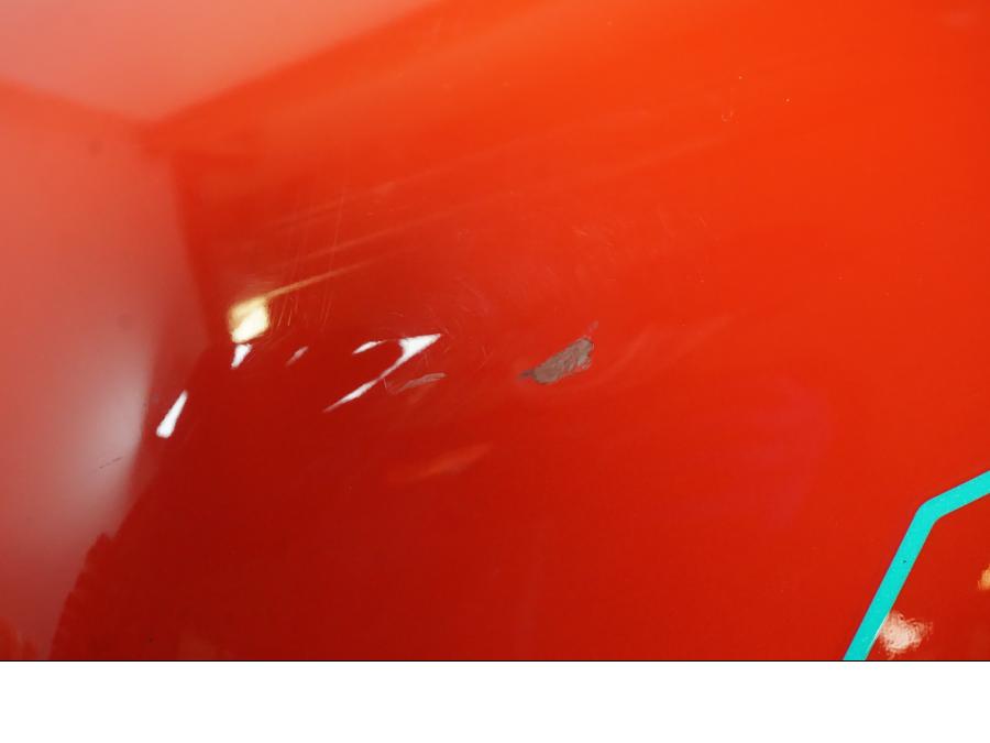 Höger sida på Bensintank från en Honda NTV 650 -1997 motorcykel.