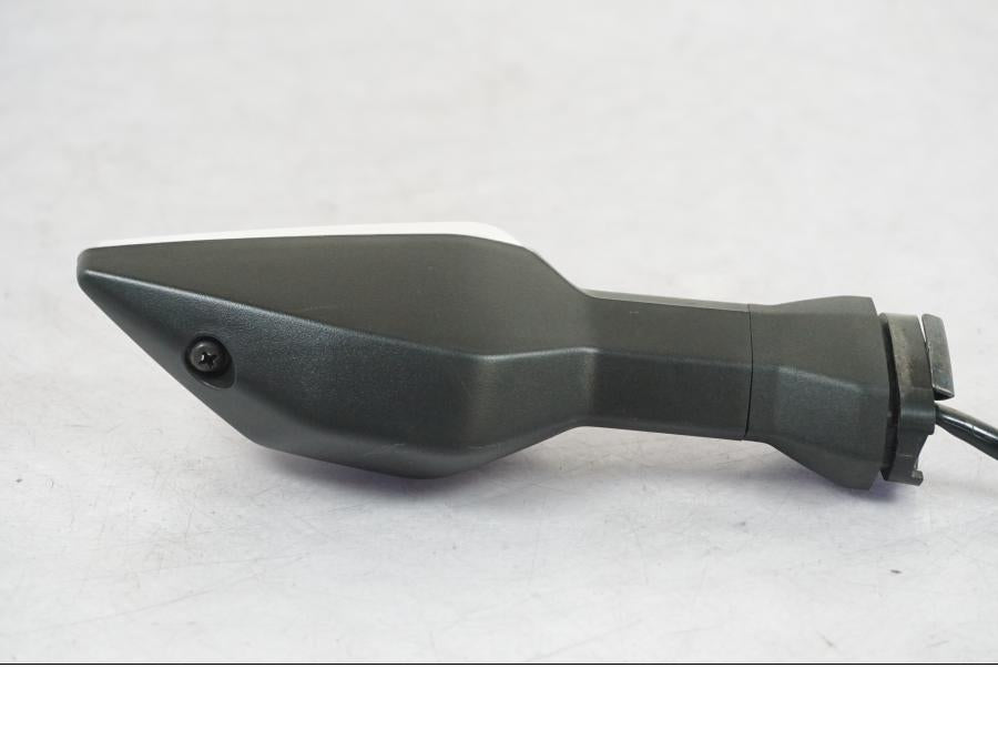 Snett nerifrån på Blinkers från en Kawasaki Z 900 -2019 motorcykel.