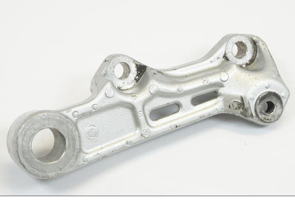 Snett nerifrån på Bromsoksfäste från en Yamaha TRX 850 -1997 motorcykel.