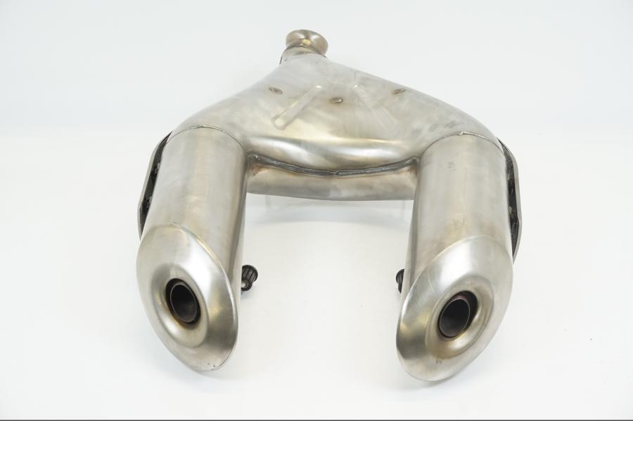 Snett uppifrån på Ljuddämpare från en KTM 990 Super Duke -2005 motorcykel.