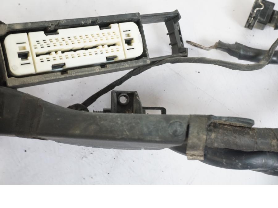 Snett nerifrån på Kabelstam från en BMW R 1200 GSA -2012 motorcykel.