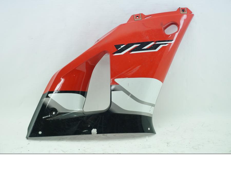 Framsidan på Sidkåpa från en Yamaha YZF R6 -1999 motorcykel.