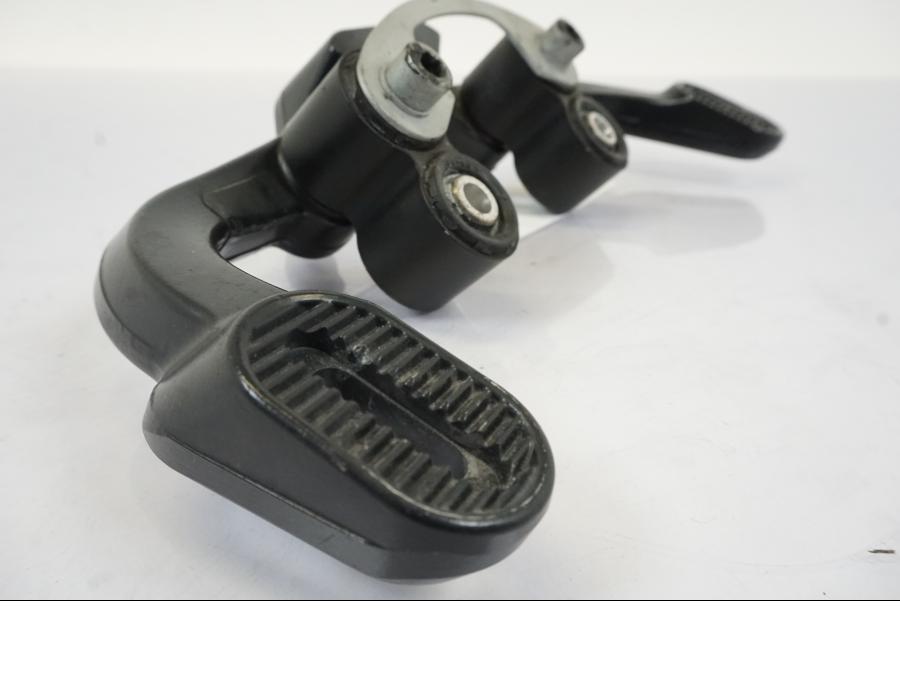 Vänster sida på Styrfäste från en BMW R 1150 RS -2003 motorcykel.