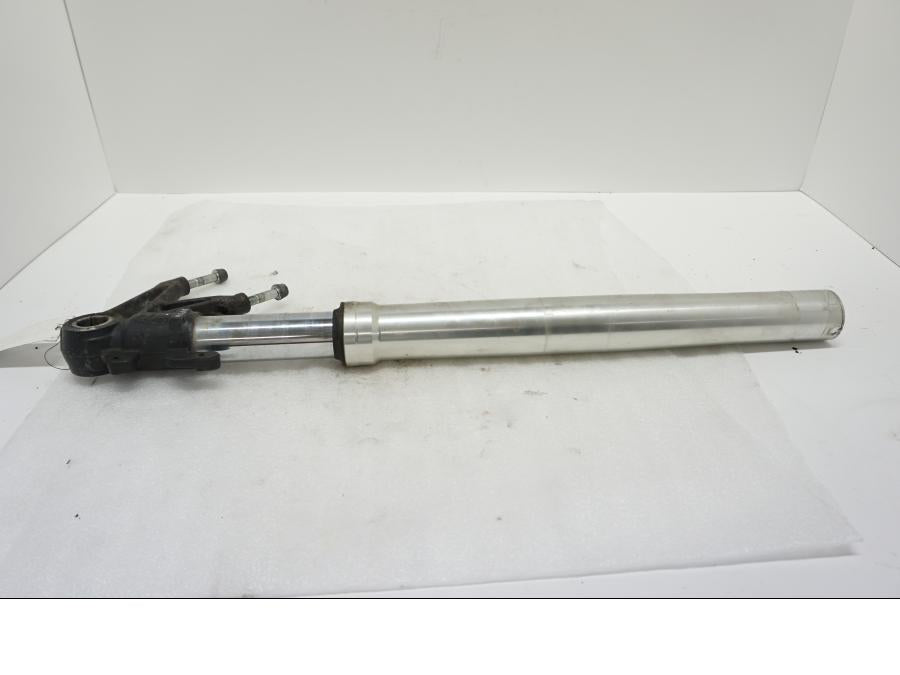 Baksidan på Gaffelben från en Ducati Monster 696 -2010 motorcykel.