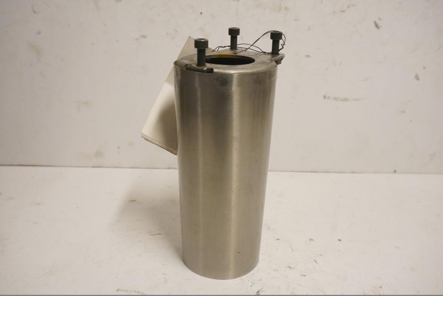 Framsidan på Gaffeldekorrör från en Yamaha XV 1600 -2002 motorcykel.