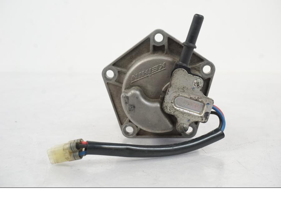 Vänster sida på Bensinpump insprut från en Kawasaki ER-6F -2010 motorcykel.