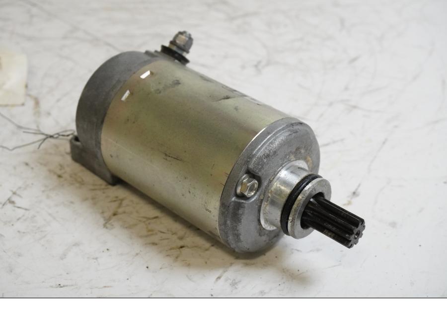 Framsidan på Startmotor från en BMW K 1600 -2018 motorcykel.