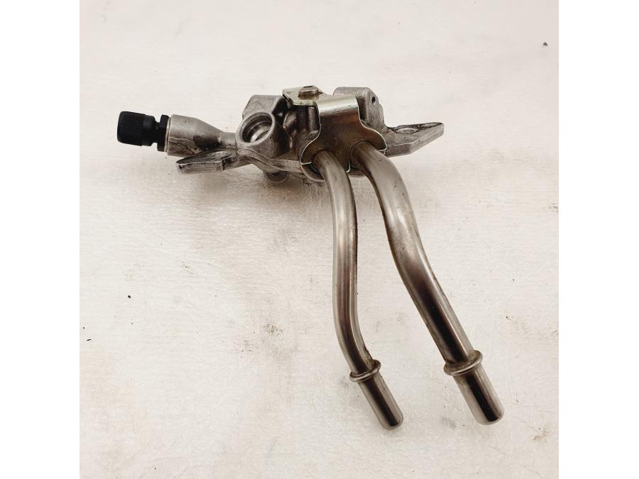 Höger sida på Fuel Rail från en H-D V-Rod 1130 -2005 motorcykel.