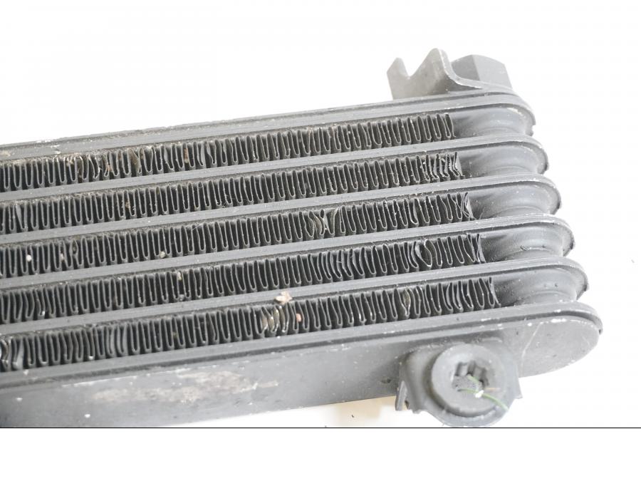 Höger sida på Oljekyl från en Suzuki SV 1000 -2004 motorcykel.