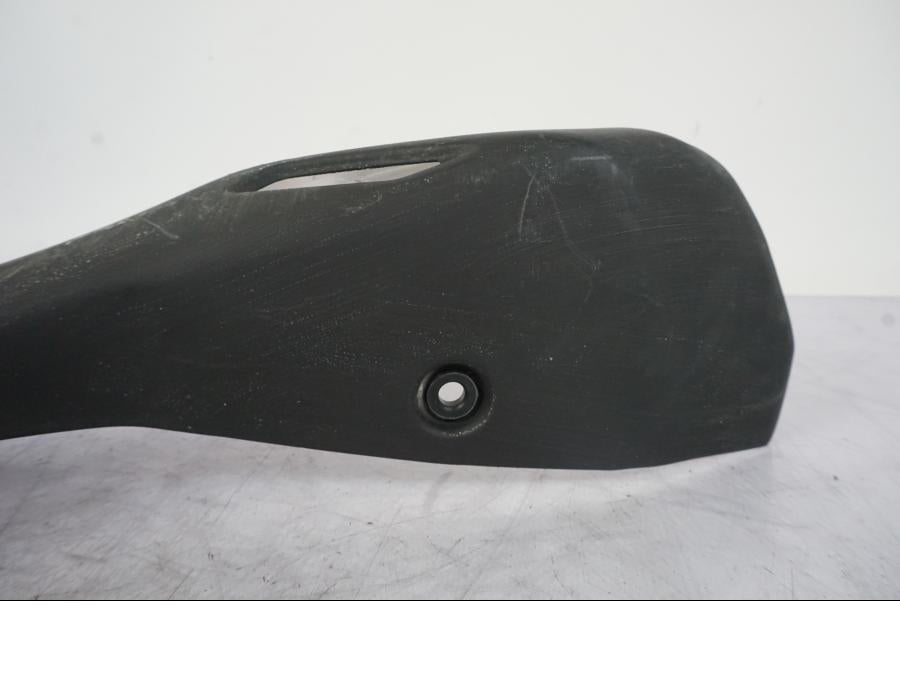 Vänster sida på Värmeskydd från en Kawasaki Z 800 -2014 motorcykel.