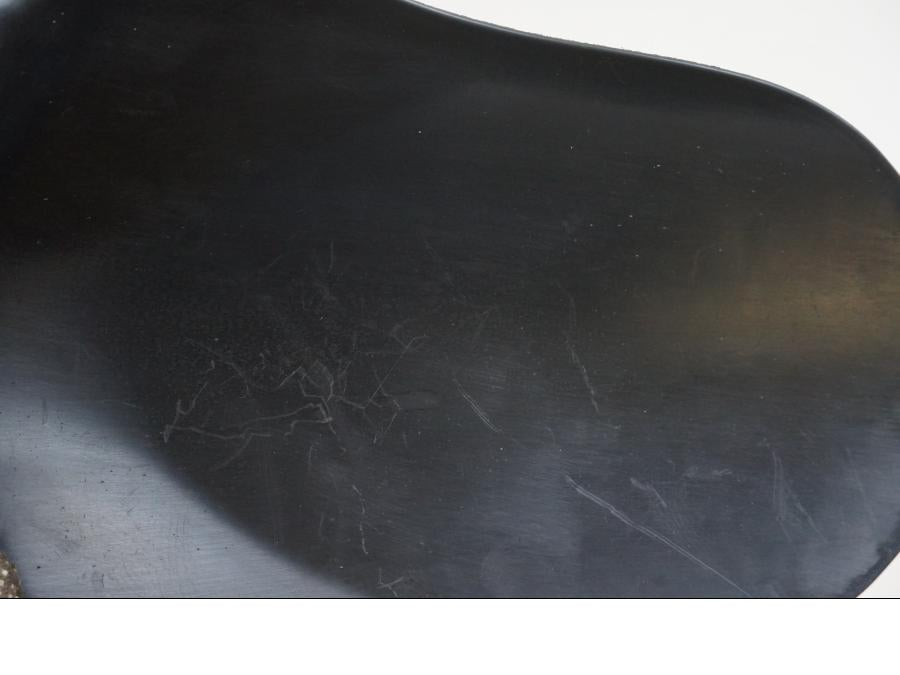 Snett uppifrån på Svingskärm från en Ducati Monster 696 -2013 motorcykel.