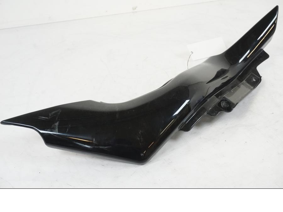 Baksidan på Sidopanel från en Suzuki VZR 1800 -2009 motorcykel.