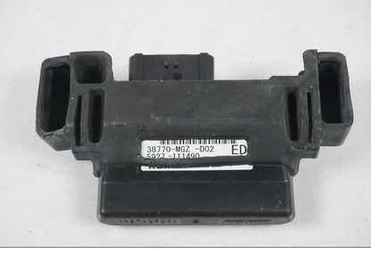 Höger sida på <p>Låssats från Honda CB 500 F 2013.</p>

<p>Tändningslås, antenn, tanklock, sadellås, CDI/ECU och 1st nyckel.</p> motorcykel.