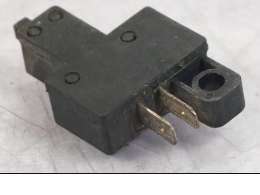 Vänster sida på Kopplingskontakt från en Suzuki GSF 1250 -2010 motorcykel.