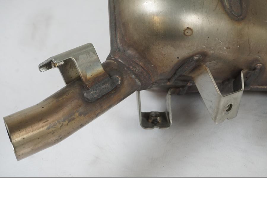 Baksidan på Avgassystem från en Yamaha MT-07 Tracer -2016 motorcykel.