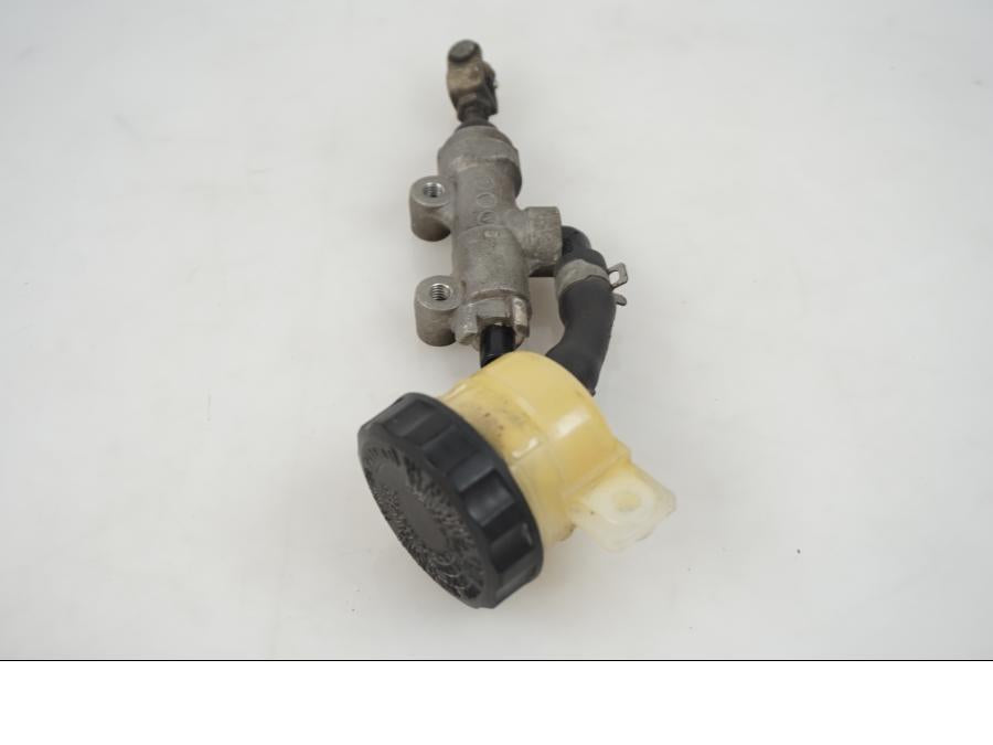 Baksidan på Bromshuvudcylinder från en Kawasaki VN 1500 Classic Tourer -2002 motorcykel.