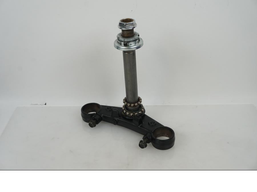 Framsidan på Gaffelkrona från en Honda CBR 600 -1998 motorcykel.