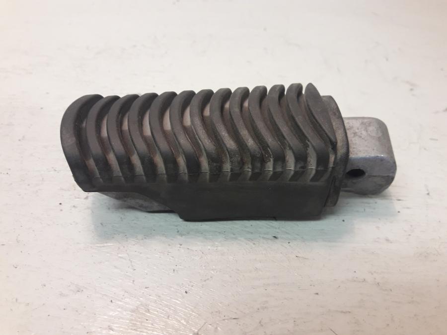 Framsidan på Fotpinne från en BMW F 650 GS -2008 motorcykel.