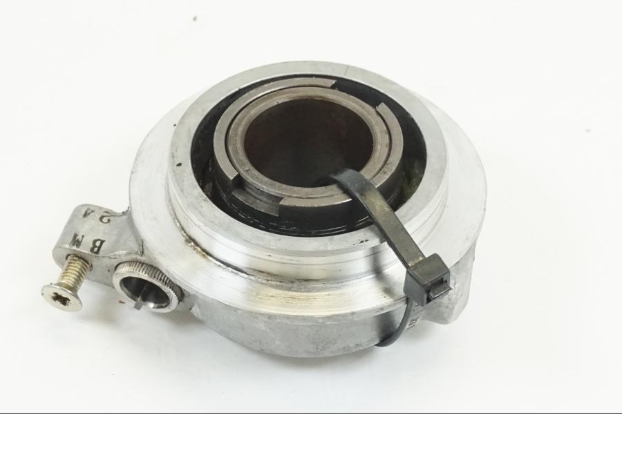 Vänster sida på Hastighetsdrivning från en Triumph Speedmaster -2006 motorcykel.