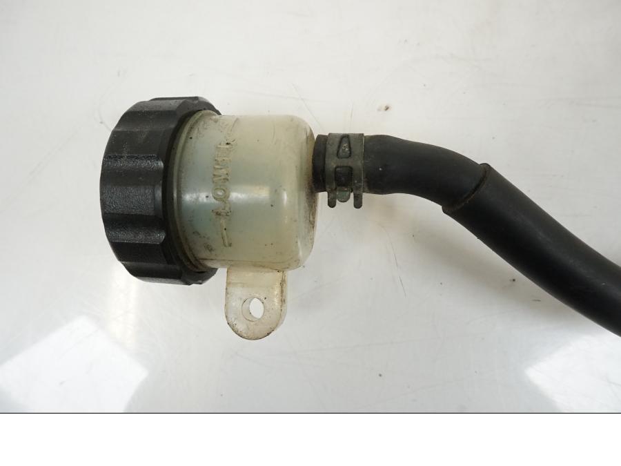 Snett uppifrån på Bromshuvudcylinder från en Yamaha XJR 1300 -2002 motorcykel.