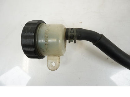 Snett uppifrån på Bromshuvudcylinder från en Yamaha XJR 1300 -2002 motorcykel.