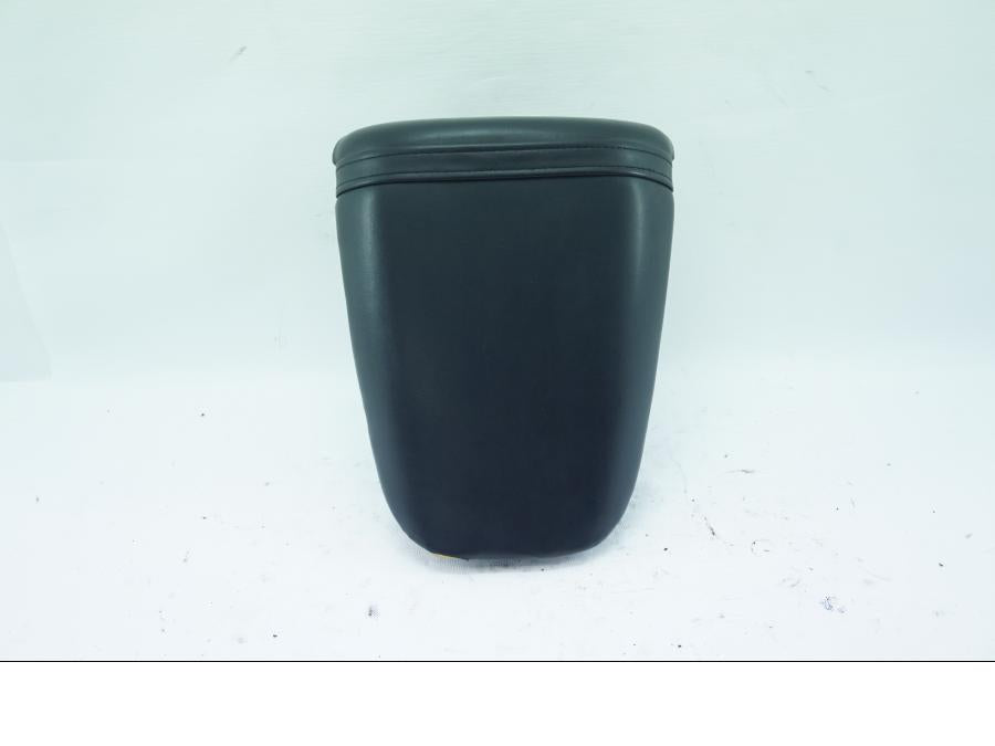 Framsidan på Sadel från en Honda CBR 900 RR -1998 motorcykel.