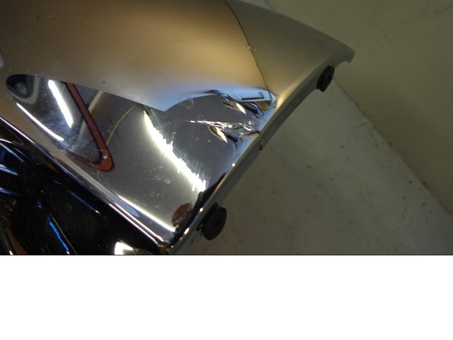 Höger sida på Strålkastarhus från en H-D Touring Road King Custom FLHRSI -2004 motorcykel.