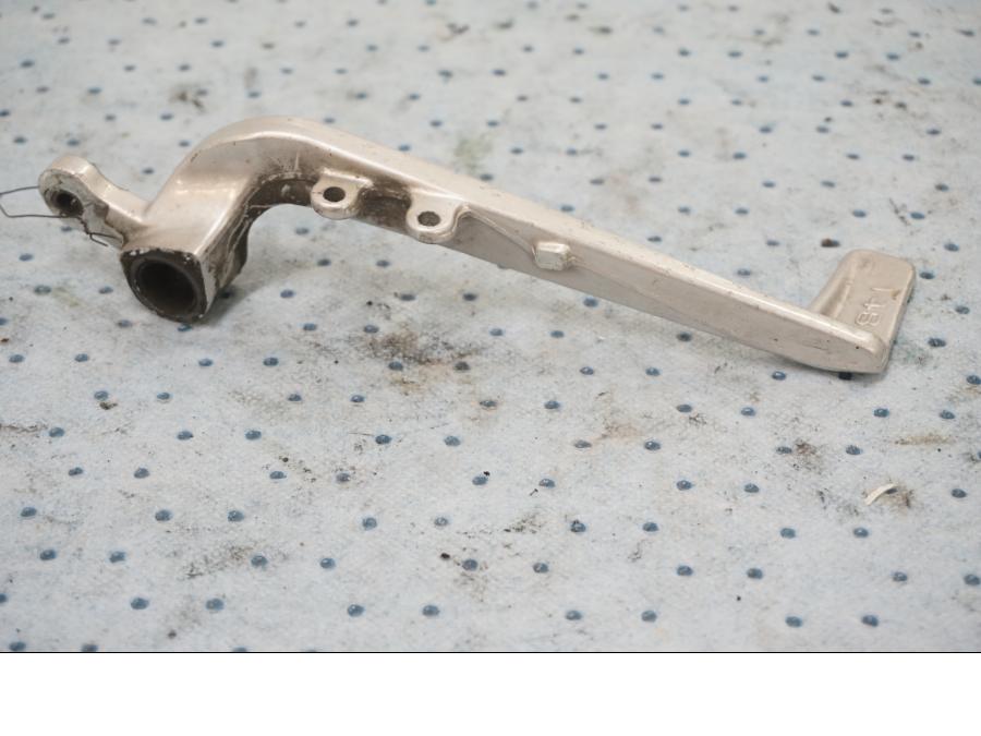 Baksidan på Bromspedal från en Yamaha YZF 1000 R1 -2010 motorcykel.