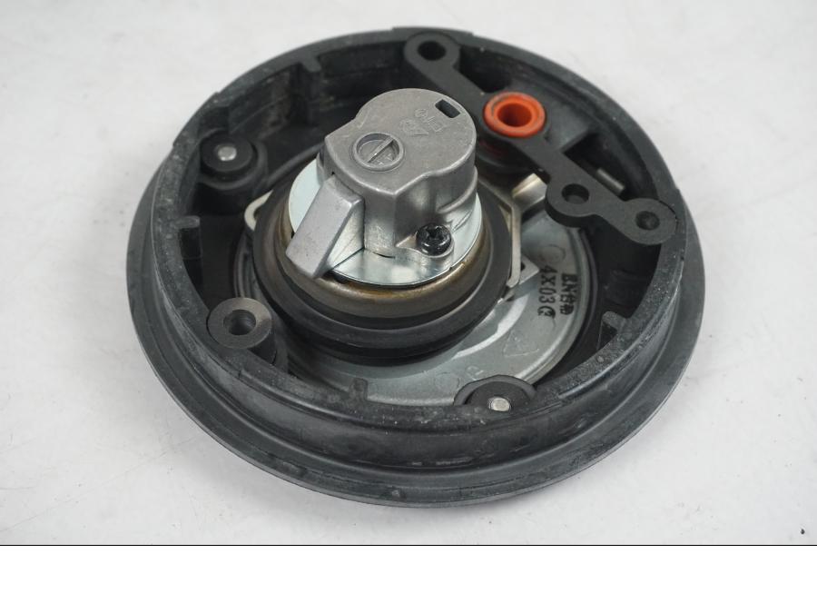 Extrabild1 på <p>Låssats från Yamaha MT-07 2014.</p>

<p>1st nyckel (svart), tändningslås, antenn, sadellås, CDI och tanklock.</p> motorcykel.