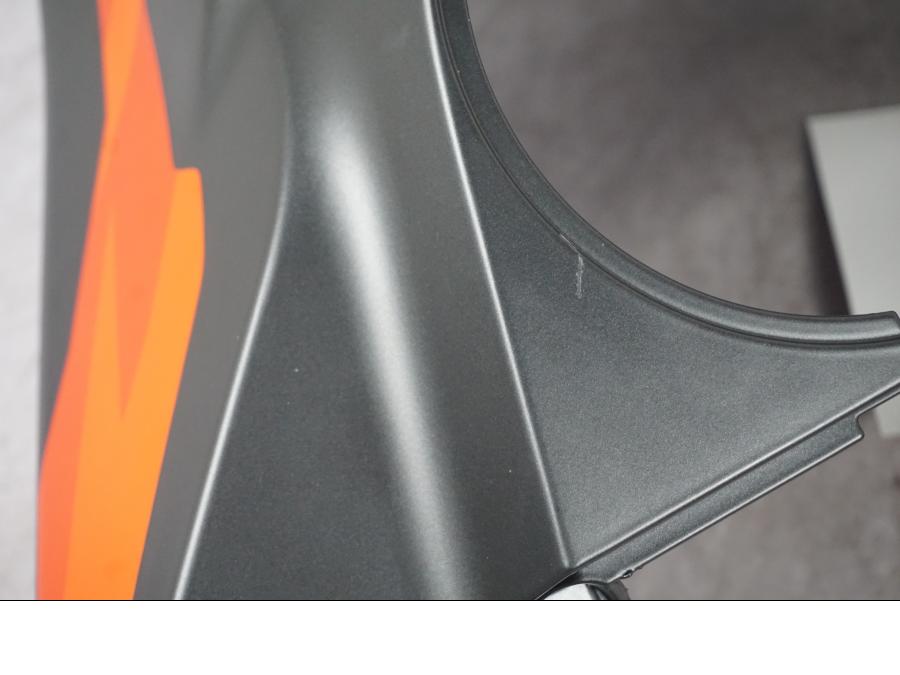 Extrabild2 på Tankkåpa från en KTM 1290 Super Adventure S -2023 motorcykel.