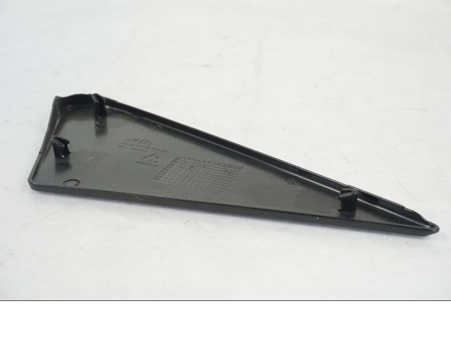 Höger sida på Sidopanel från en KTM 1290 Super Duke R -2022 motorcykel.