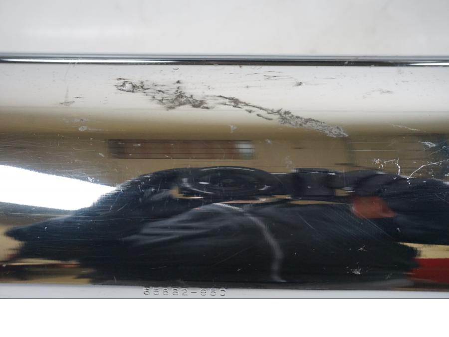 Snett uppifrån på Ljuddämpare från en H-D Touring Road King Classic FLHRCI -1997 motorcykel.