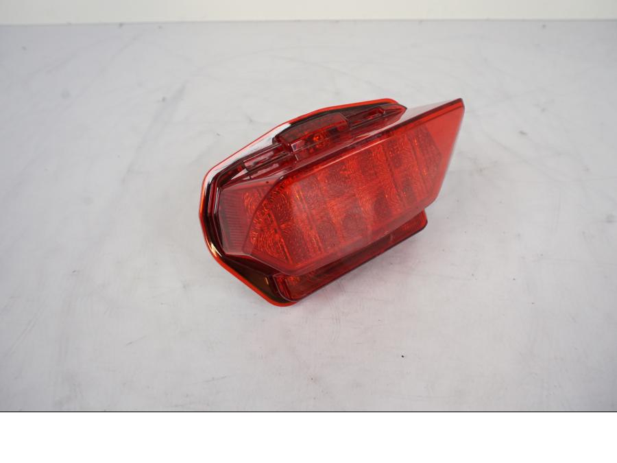 Framsidan på Baklampa från en Honda CRF 1000 Africa Twin -2016 motorcykel.