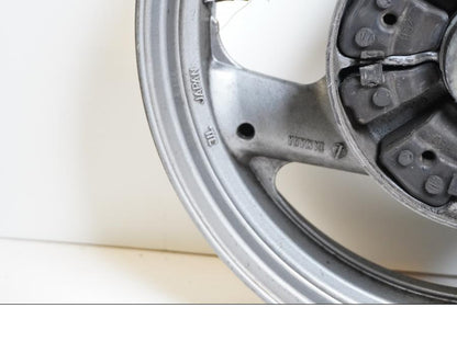 Extrabild1 på Fälg från en Yamaha FJ 1200 -1989 motorcykel.