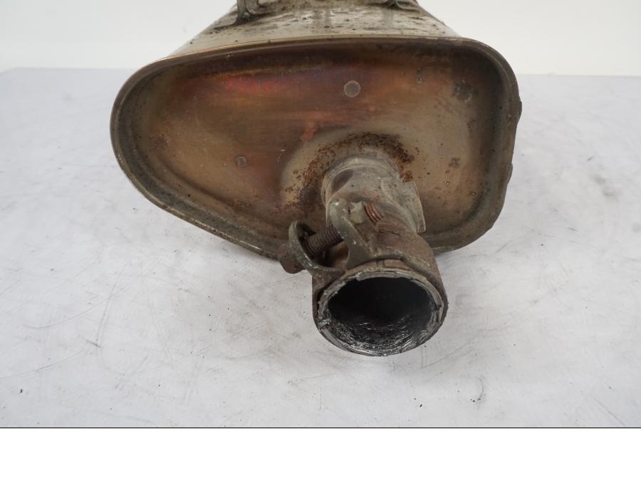 Vänster sida på Ljuddämpare från en Kawasaki ER-6N -2008 motorcykel.