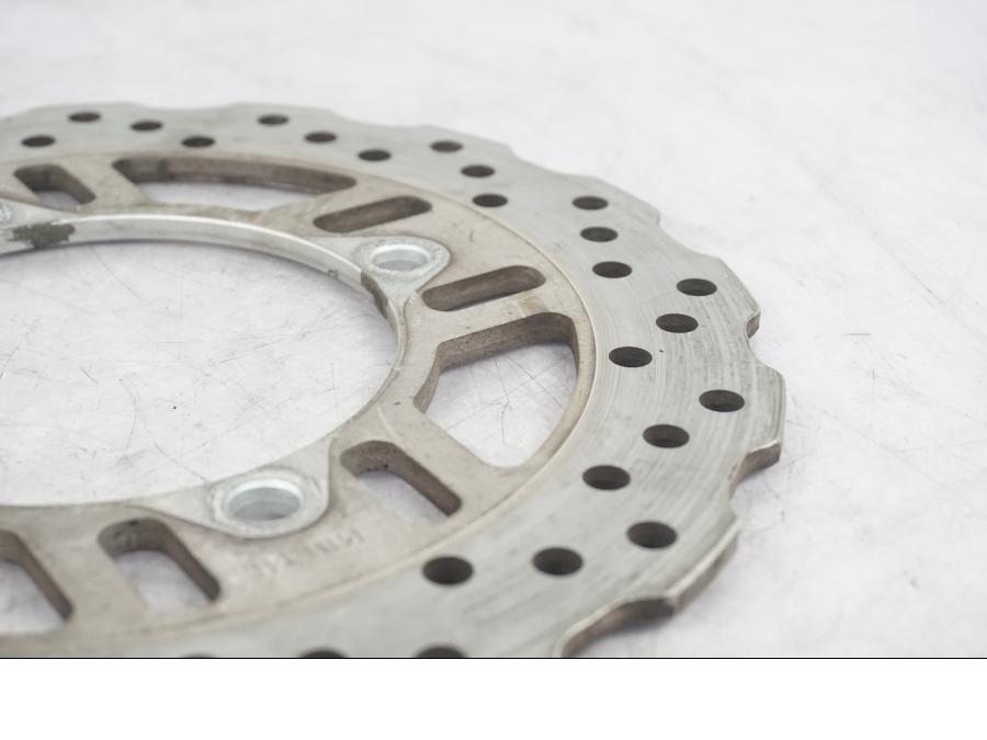 Baksidan på Bromsskiva från en Kawasaki Z 800 -2014 motorcykel.