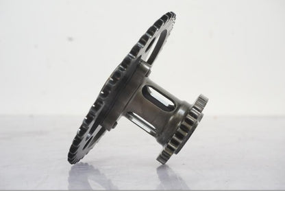 Snett nerifrån på Kamaxel från en BMW R 1200 GS -2018 motorcykel.