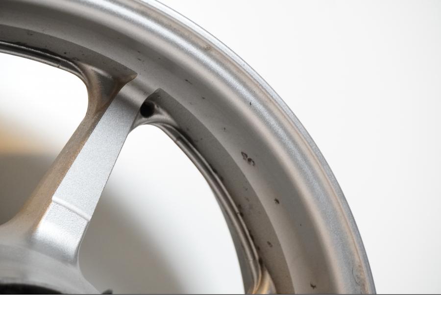 Extrabild4 på Fälg från en Yamaha XVS 1300 -2008 motorcykel.