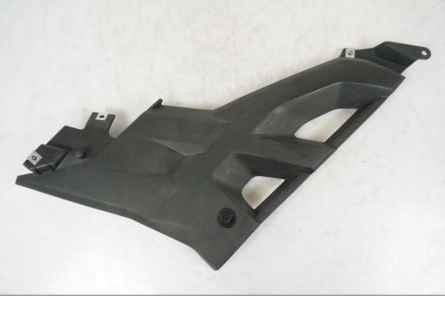 Framsidan på Sidopanel från en Yamaha MT 125 -2017 motorcykel.