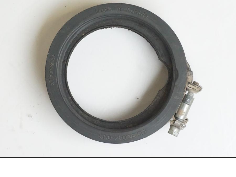 Höger sida på Insugsgummi från en KTM 1190 Adventure -2015 motorcykel.