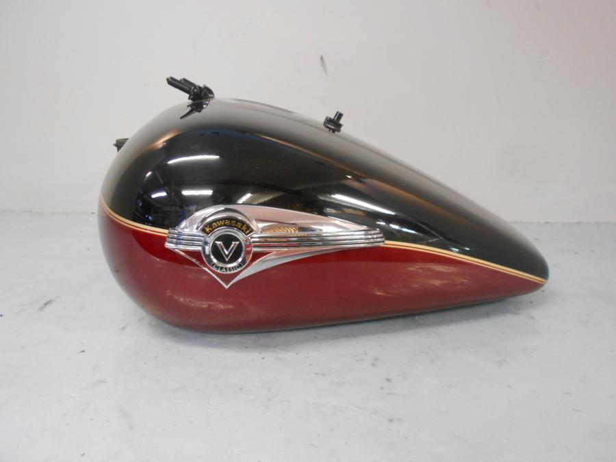 Baksidan på Bensintank från en Kawasaki VN 1500 Classic Tourer -2002 motorcykel.