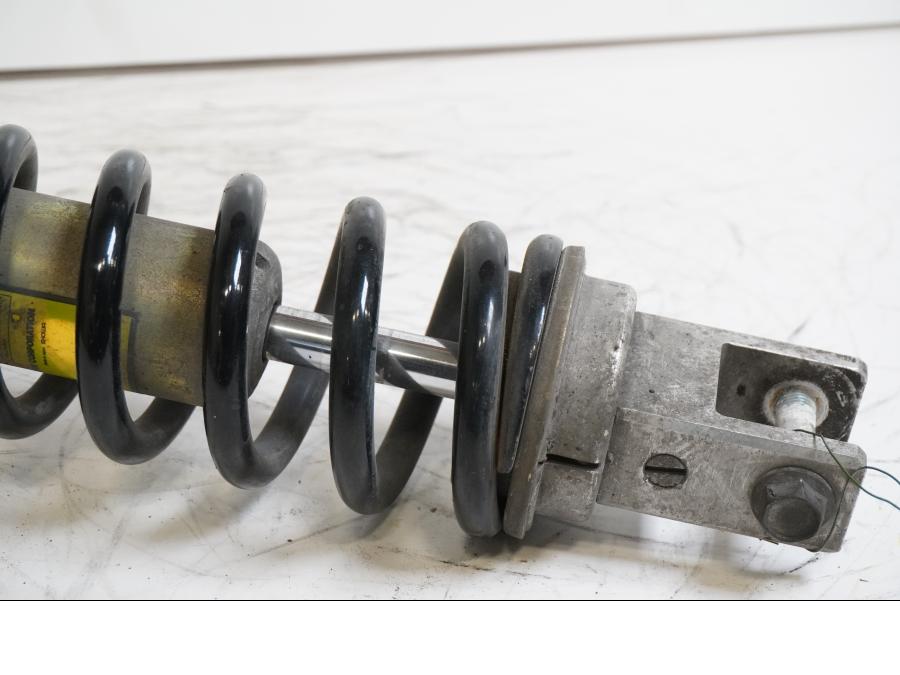 Baksidan på Stötdämpare från en Suzuki GSX-R 600 -1999 motorcykel.