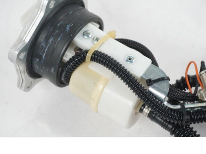 Snett uppifrån på Bensinpump insprut från en MV Agusta Dragster -2014 motorcykel.