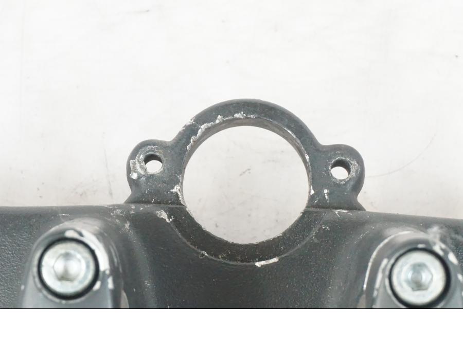 Baksidan på Gaffelkrona från en Honda NT 650 V -2002 motorcykel.